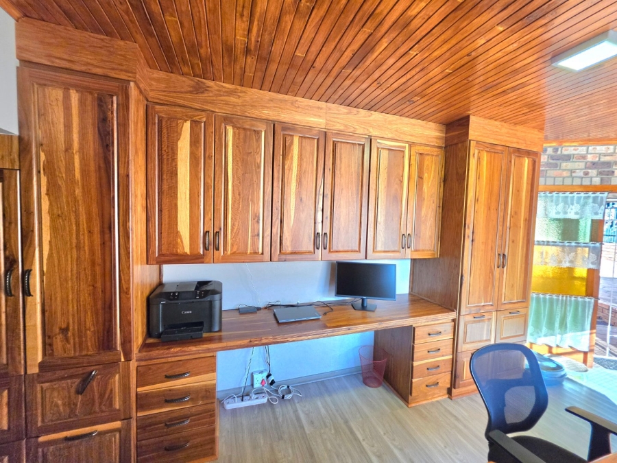 5 Bedroom Property for Sale in Panorama Free State